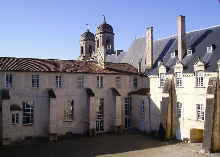 Abbaye Royale Hotel *